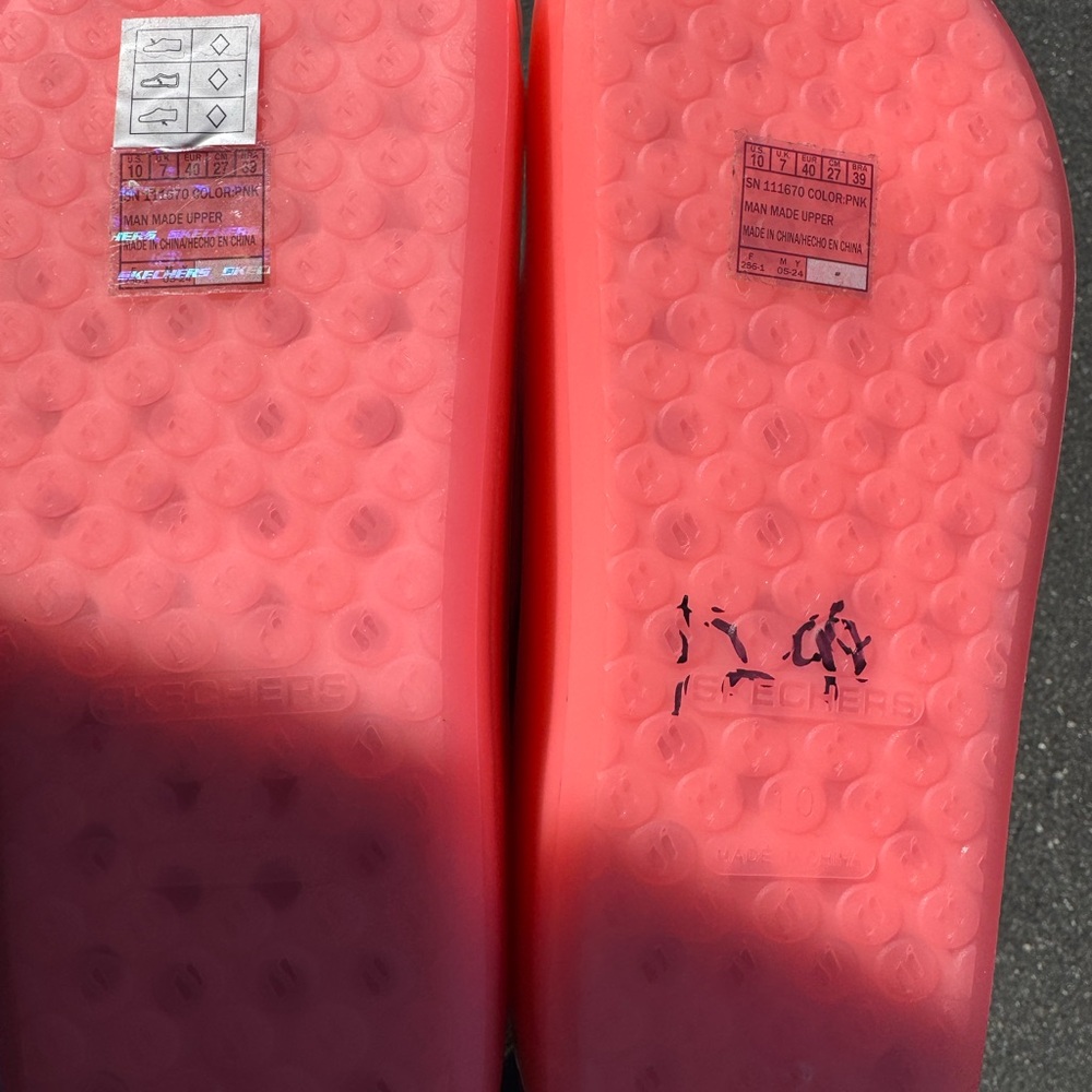 SKECHERS Foamies: Slide Sandal
Pink Translucent SZ 10 - Picture 4 of 4